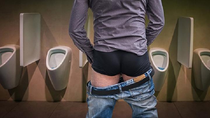 男性排尿无力分叉是什么原因？尿分叉或是前列腺出了问题