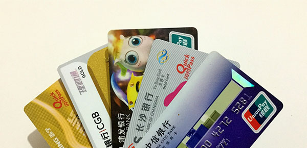 上海银行小白卡年费和免年费标准