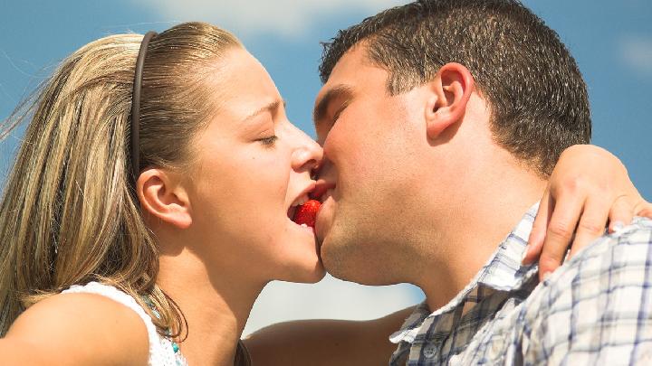 哪些因素会影响人们的性欲？男人哪个年龄段性欲最旺盛