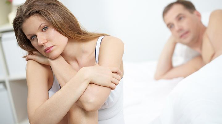 男性左侧腹痛或生殖系统疾病的迹象 急性腹痛是最常见的情况