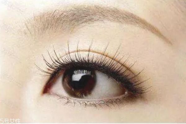 美瞳线纹后眼睛肿怎么办 美瞳线消肿的最快方法