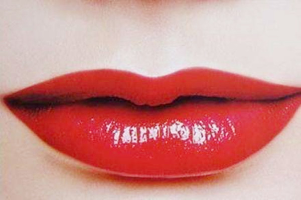 绣唇和漂唇有什么区别 漂唇和绣唇的注意事项