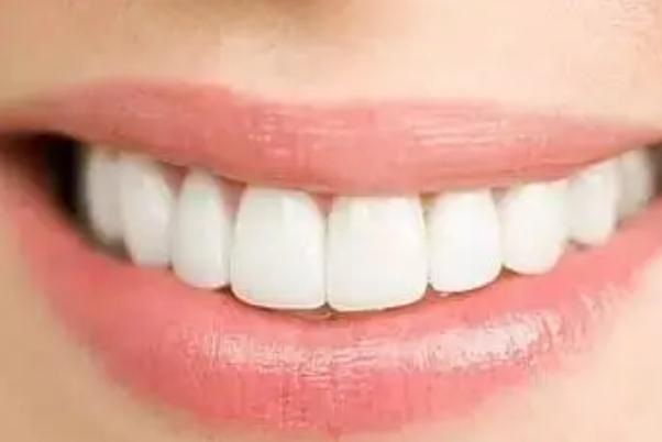 冷光美白牙齿有危害吗 冷光美白牙齿有年龄限制吗