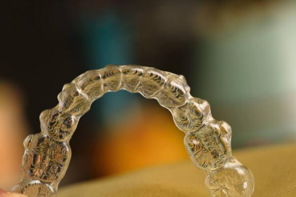 牙套对牙齿有损害吗 牙套对核磁共振检查有影响吗