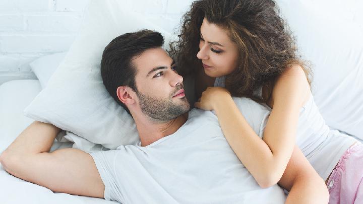 男性阴茎弯曲应该怎么解决？阴茎弯曲的原因是什么？