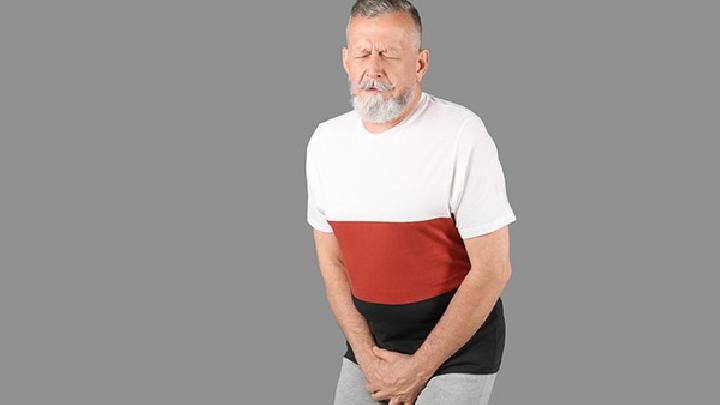 男性坐着小便容易患尿道疾病 夏天预防尿道疾病tips